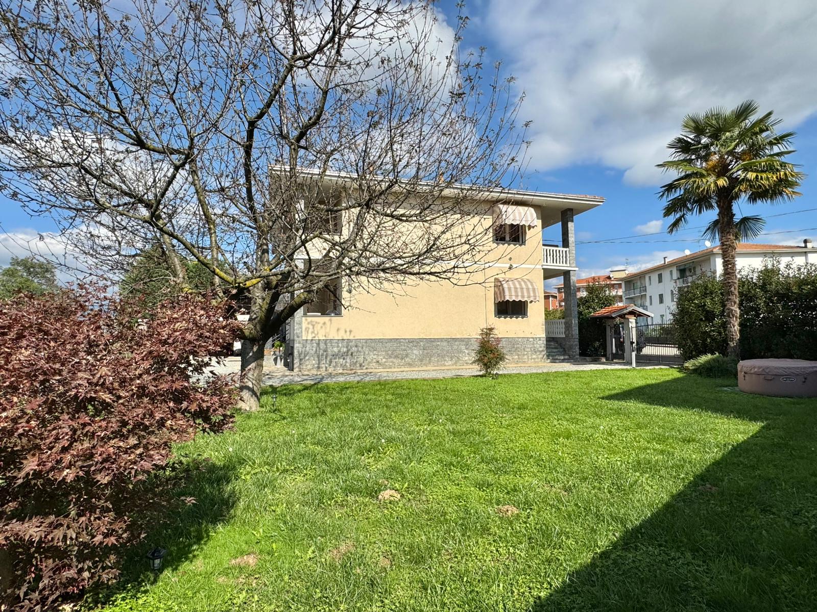 Casa in vendita a Verrone con giardino e terrazzo