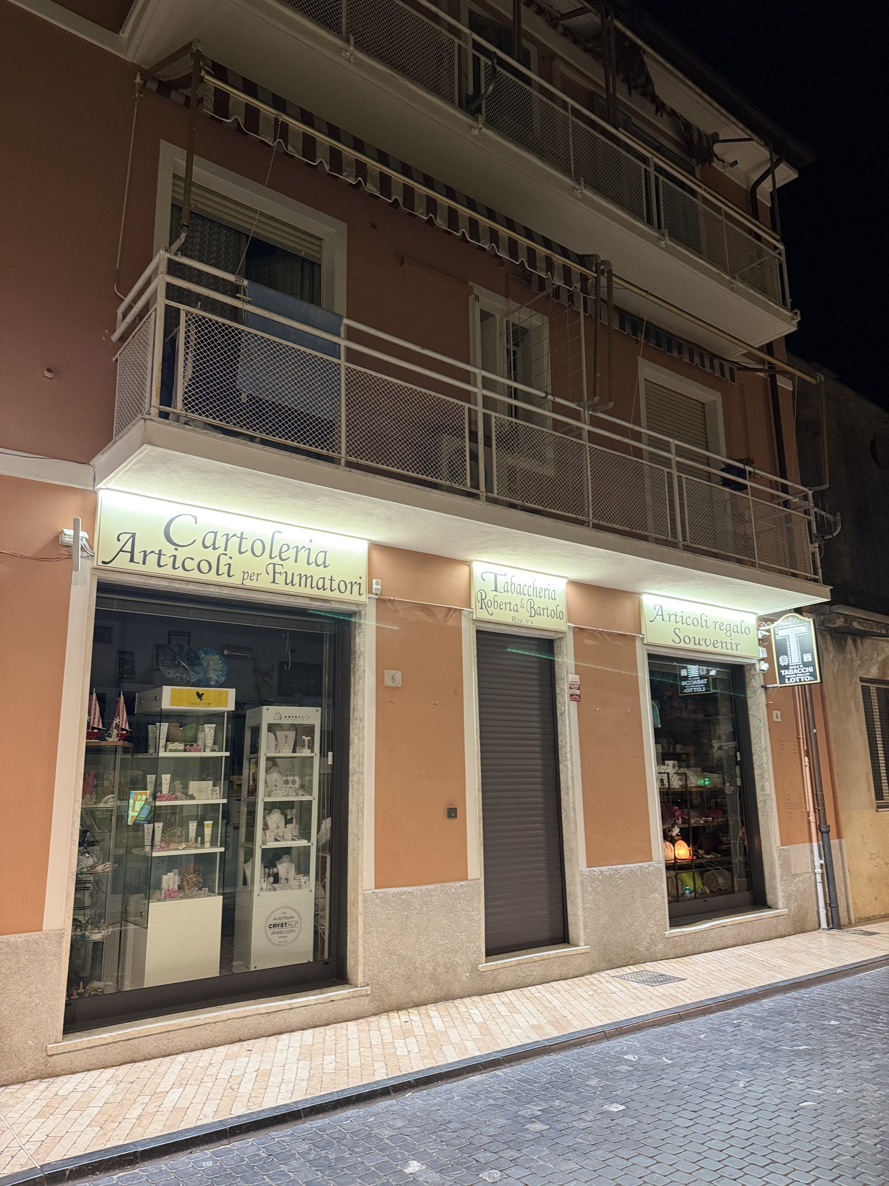 Prestigiosa Tabaccheria in vendita a Noli (SV)